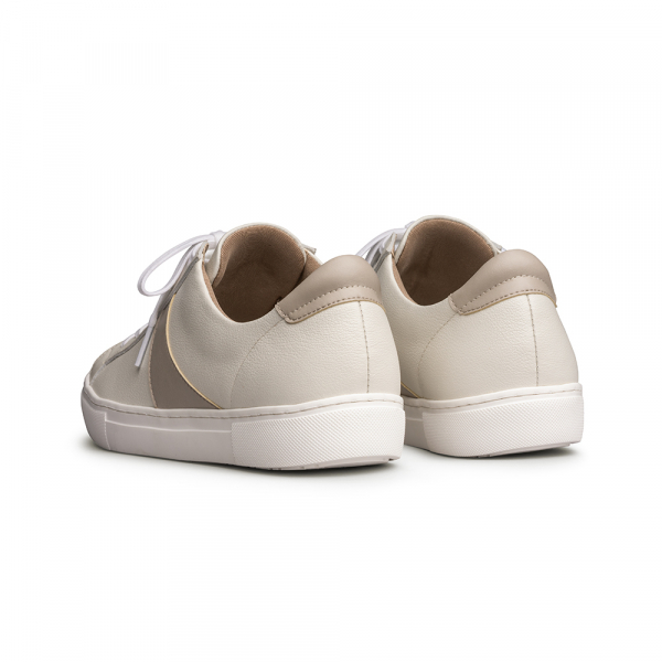 143レースアップ