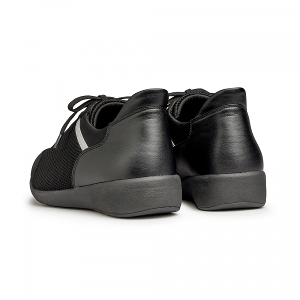 160膝楽スニーカー