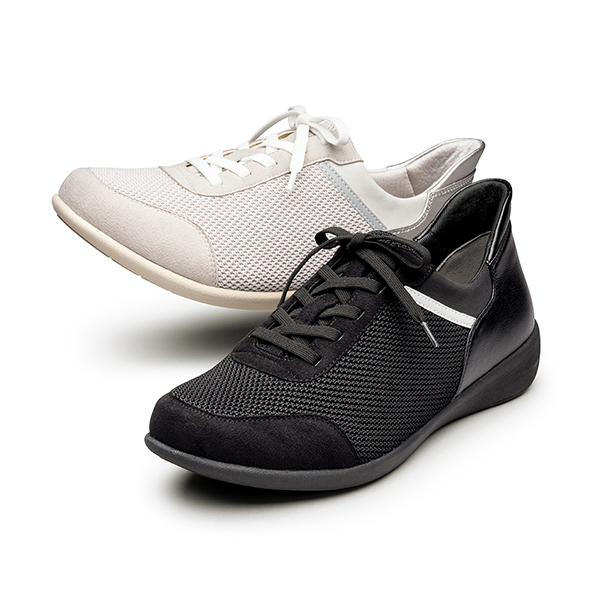 160膝楽スニーカー